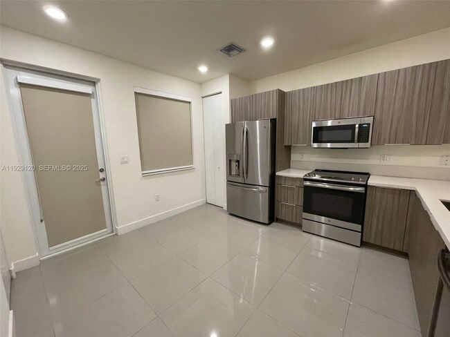 Building Photo - 6416 NW 102nd Ct