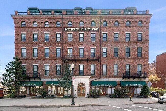 Building Photo - 14 John Eliot Sq Unit 4F Rental