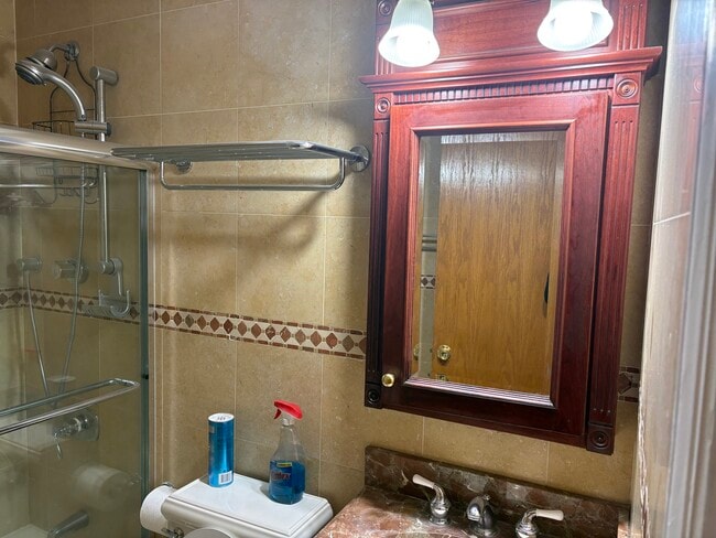 Bathrm Pic2 - 3055 32nd St Unit #1