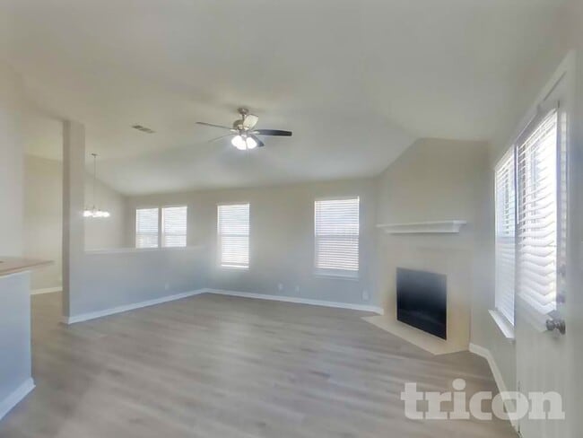 Photo - 4842 Dahlia Terrace