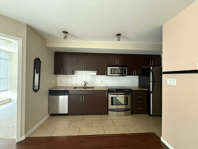 Building Photo - 555 Delestre Ave