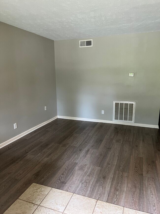 Photo - Twelve Oak Apartments Unit 109