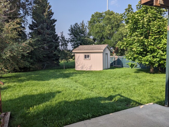 Shared Backyard - 912 E Turnpike Ave