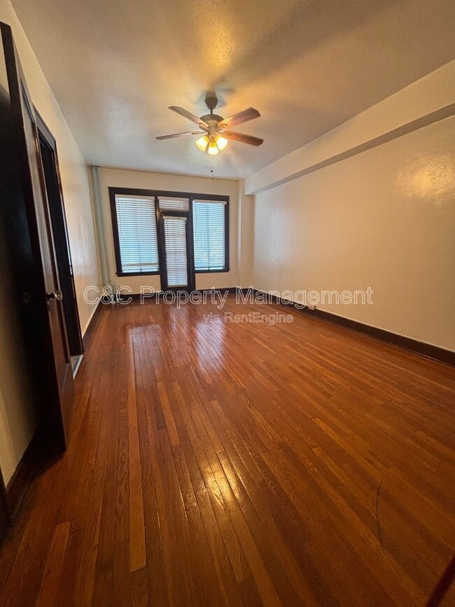 Building Photo - 360 W Ocean Blvd Unit Apartment 706
