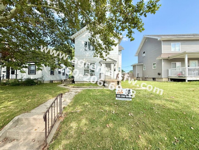 Building Photo - 3209 Fairfield Ave Unit #2