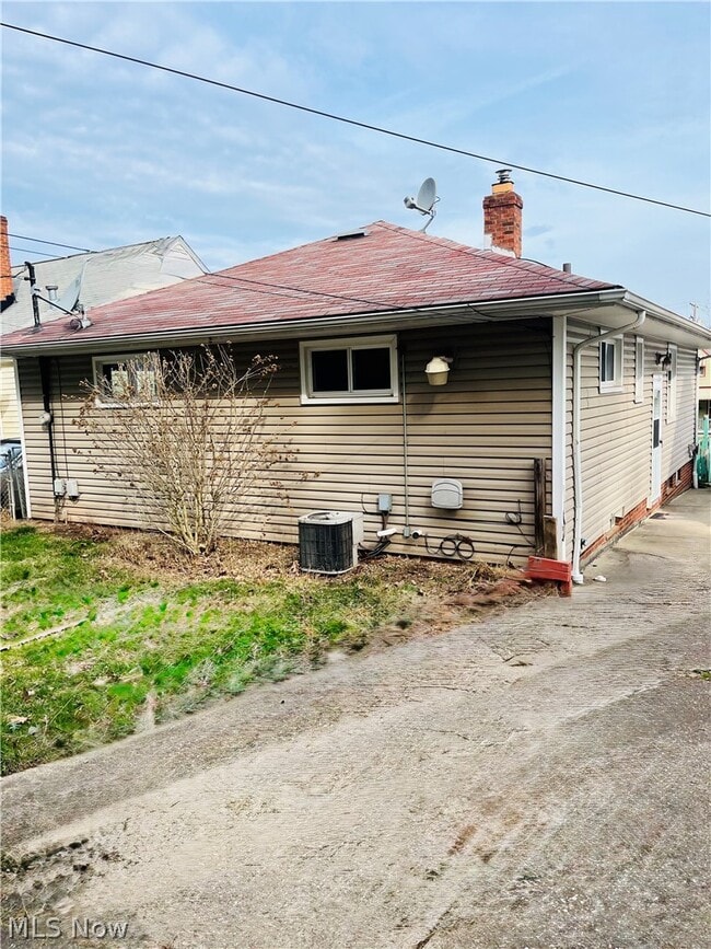 Photo - 3023 Torrington Ave