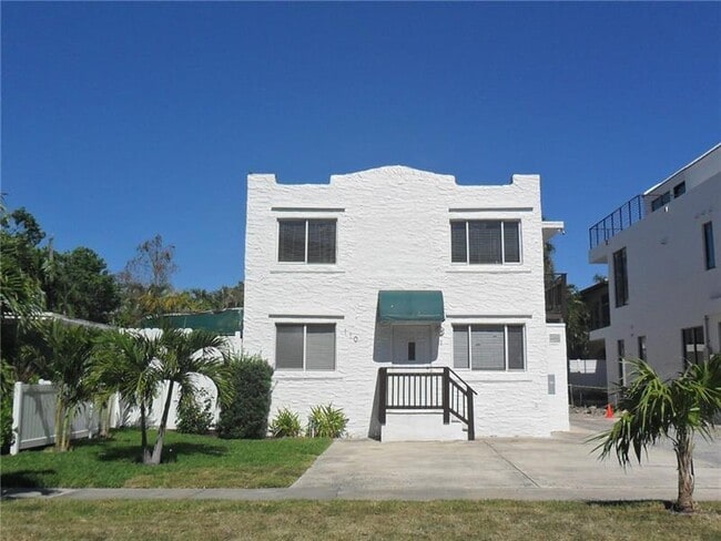 Building Photo - 110 NE 16th Terrace Unit 1 Rental