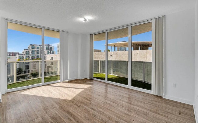 Photo - 601 NE 23rd St Unidad 1006
