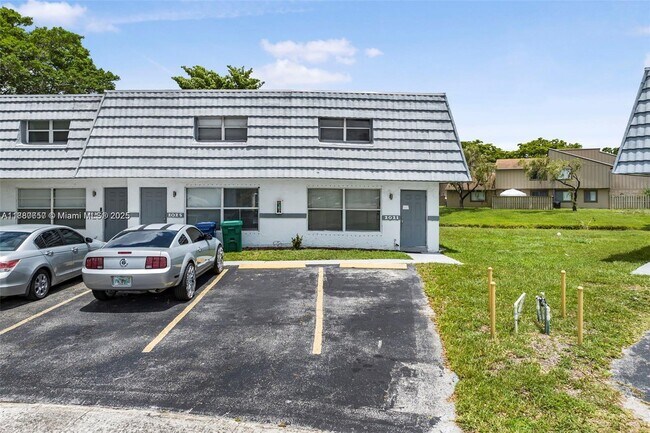 Building Photo - 2021 NW 59th Terrace Rental