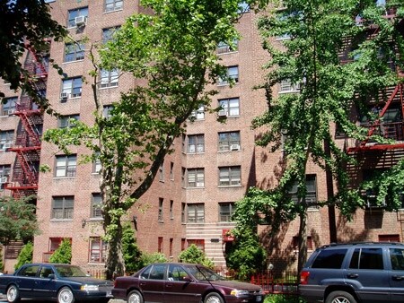 Photo - 2869 Bainbridge Ave