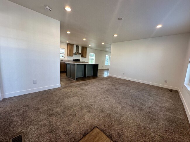 Photo - 2060 N Center St