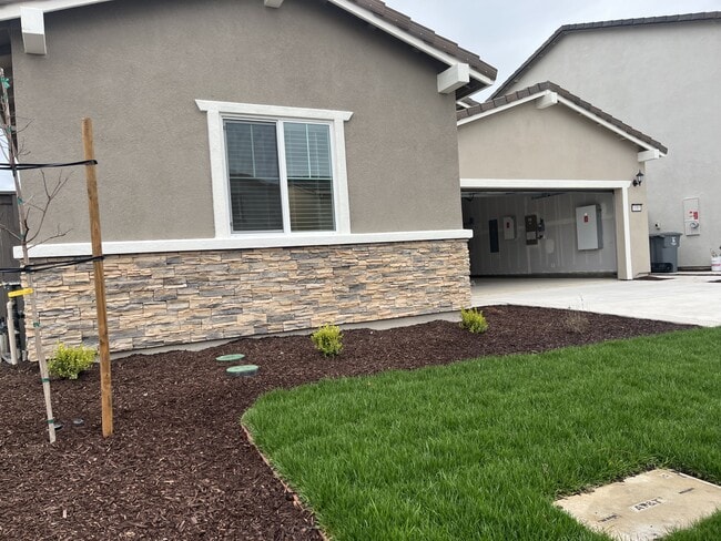 Photo - 1085 Silverado Wy