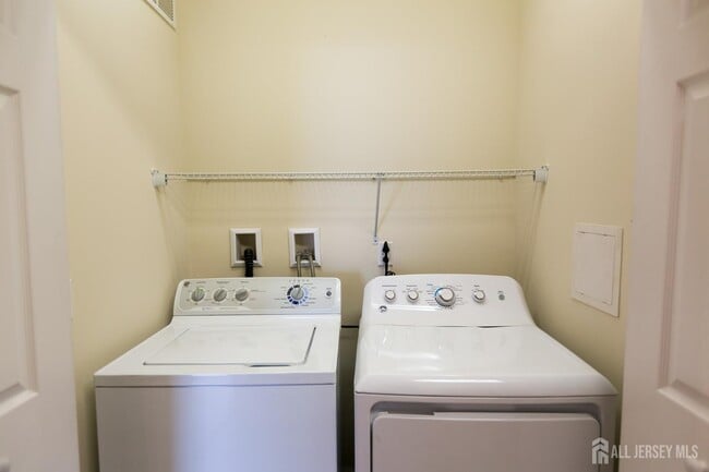 Photo - 1443 Sierra Dr