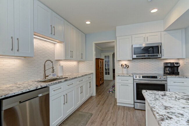 Kithcen appliances - 4300 Silo Ln