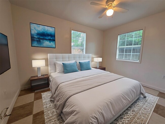 Photo - 207 Bryan St