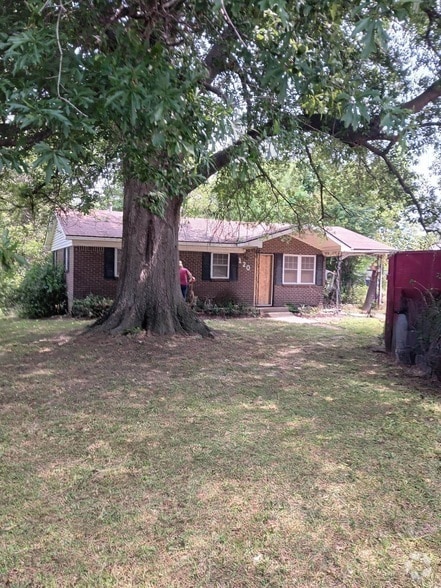 Building Photo - 120 S Gosnell St Rental