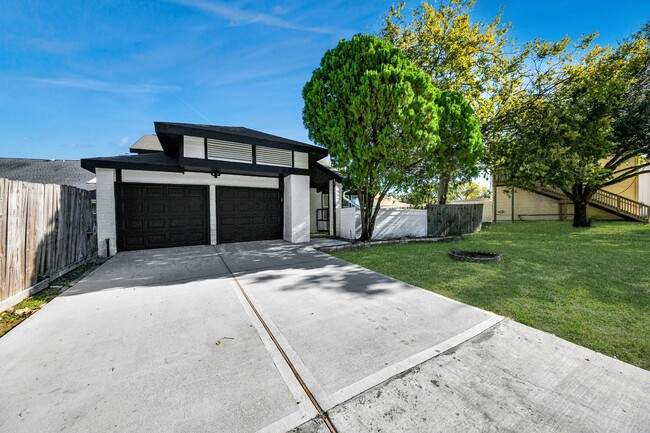 Photo - 2911 Meadowgrass Ln