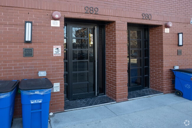 Entrance - Greenpoint 282