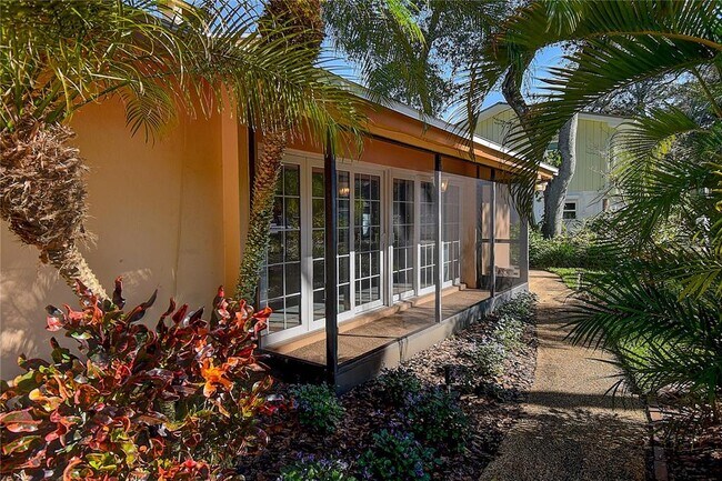 Photo - 1247 Monticello Blvd N