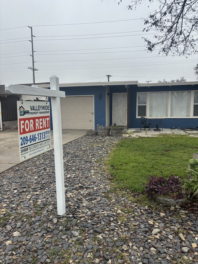 Building Photo - 1018 Badgley Dr