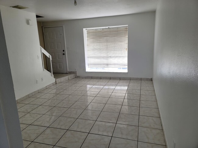3213 Windover Ave