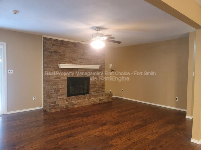 Photo - 306 Elfen Glen St