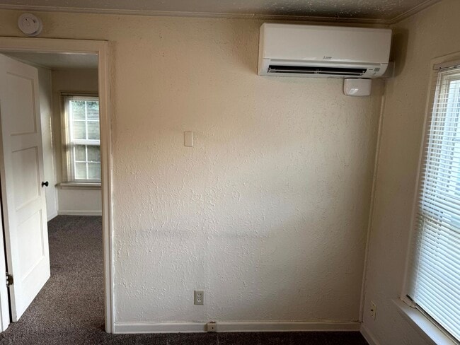 Photo - 1 Bedroom duplex in downtown Eugene Unit 1568 1/2 Olive St