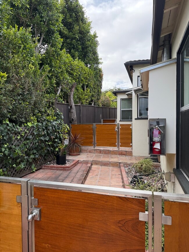 733 Pier Ave Unit C