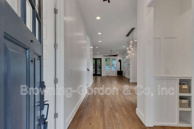 Photo - 1137B Kirkland Ave