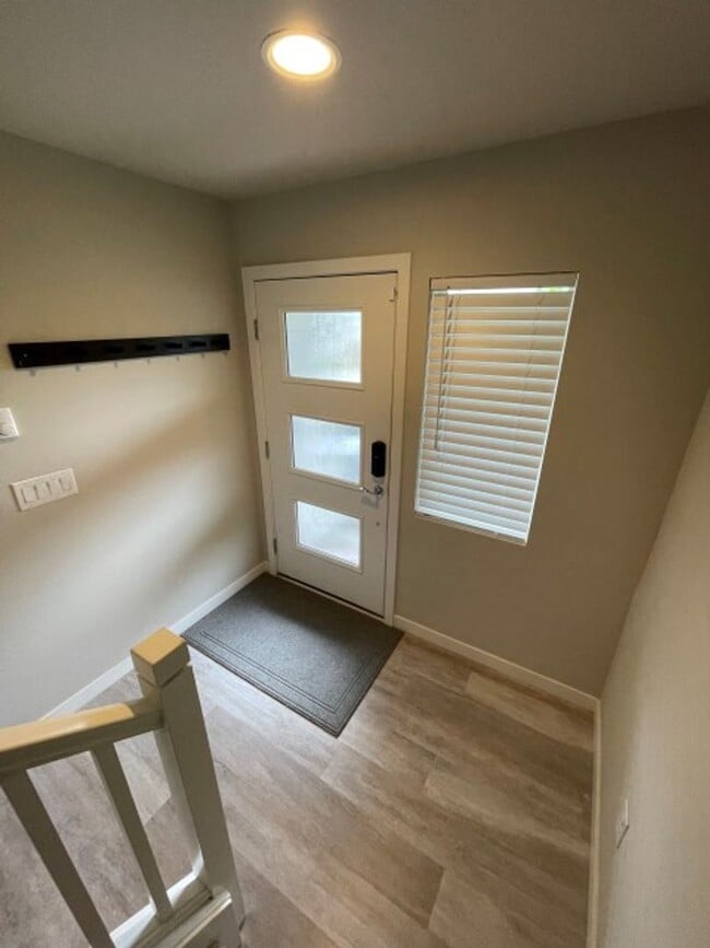 Photo - 4bd/3.5ba Lynnwood Townhome