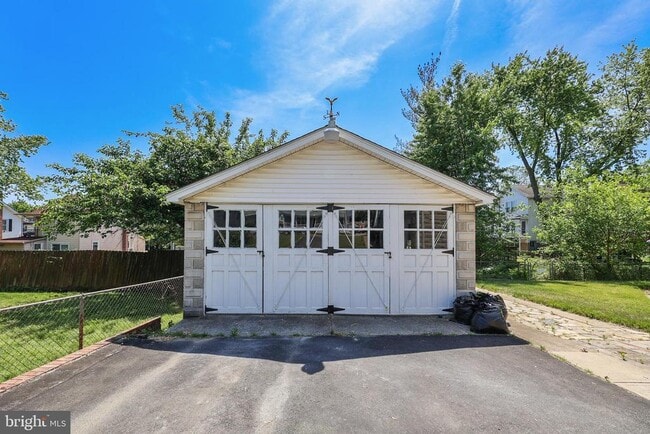 Photo - 1321 Maple Ave