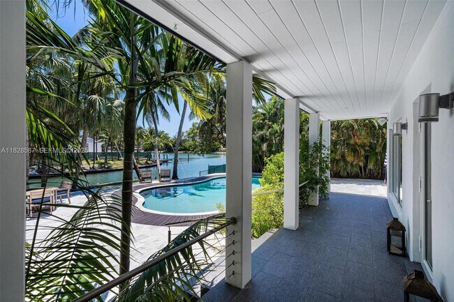 Building Photo - 650 Lake Rd