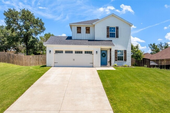 Building Photo - Beautifully Updated 3 Bed, 2.5 Bath in Pea... Rental