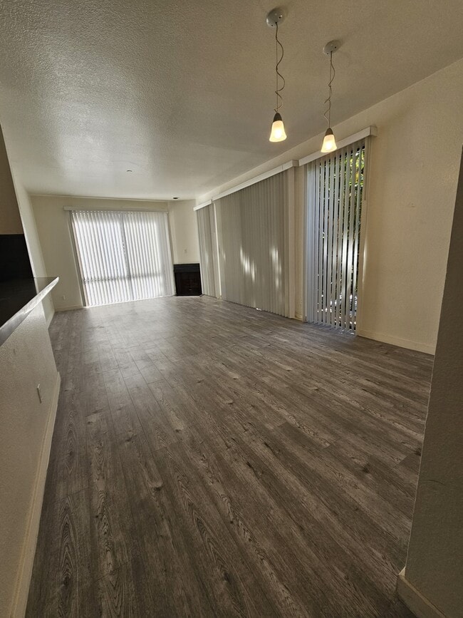 Living Room - 1150 Granville Ave Rental