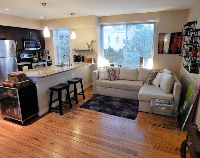 Building Photo - 420 16th St SE Unit 201