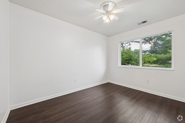 2BR, 1BA - 695SF - Second Bedroom