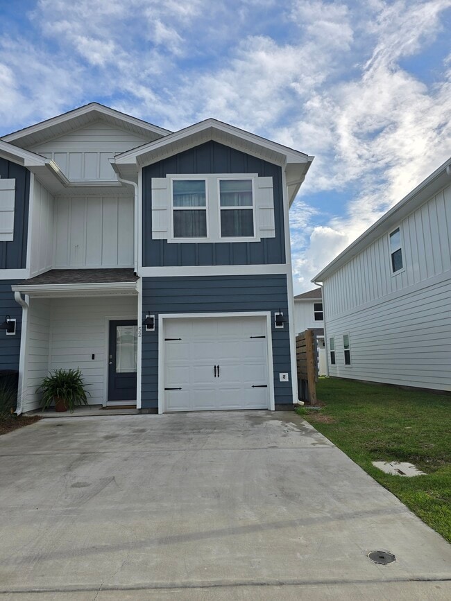 Building Photo - 52 Phoenix St