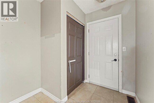 Photo - 5513 Coronation Ave