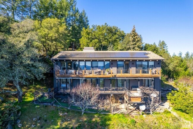 Building Photo - 1325 Crestmont Dr Rental