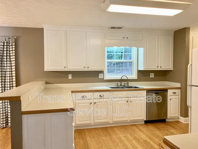 Photo - 4442 Keenly Valley Dr NE