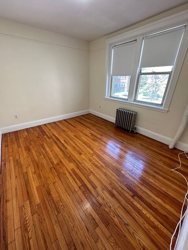Photo - 9/1 Spacious 2BR with EIK, heat inc, elevator in building