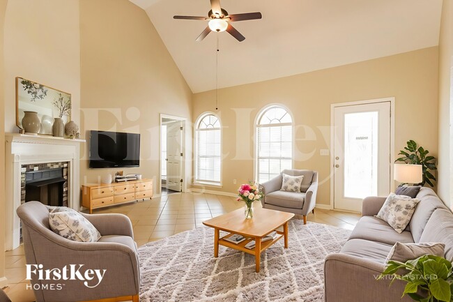 Photo - 150 Chinaberry Ln