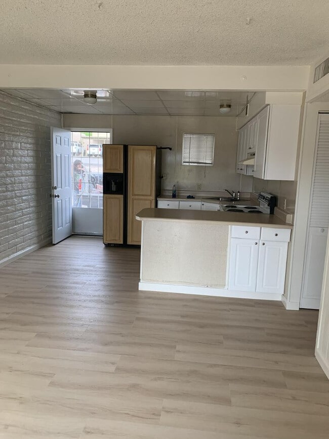 Building Photo - 4140 E Cliffside Trail Unit J