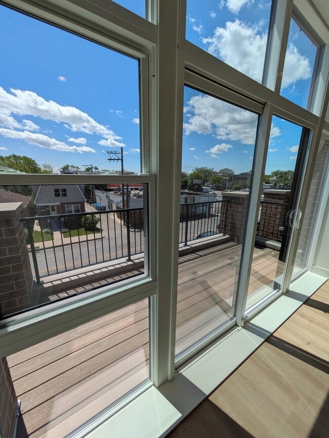 Photo - 4744 W Addison St