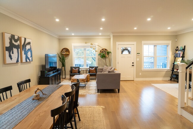 Photo - 279 Suffolk Ave Townhome