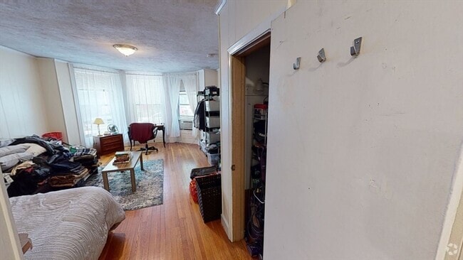 Building Photo - 513 Beacon St Unit 3 Rental