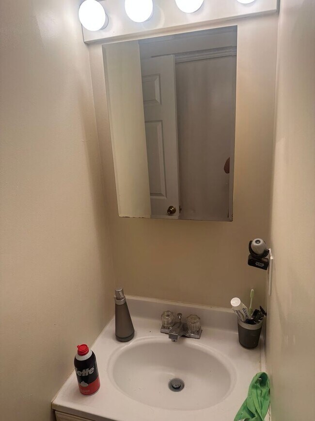 Photo - 629 Catharine St Unit 2R