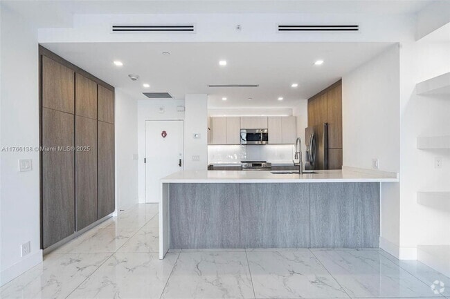 Building Photo - 151 Crandon Blvd Unit 534 Rental