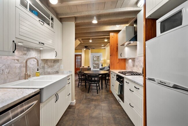 6 N Hudson St Unit 1