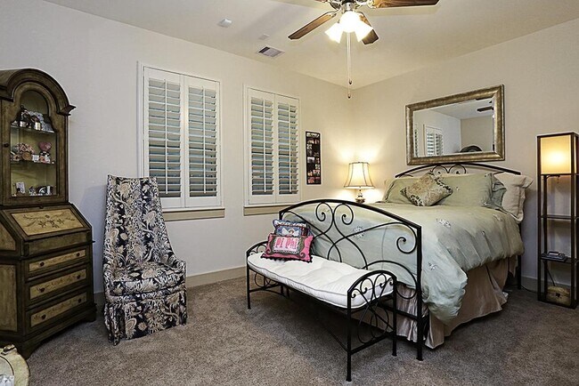 Photo - 4227 Dickson St